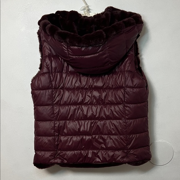 THE BOUNDLESS Plush Burgundy Hooded REVERSIBLE Vest - Picture 15 of 15